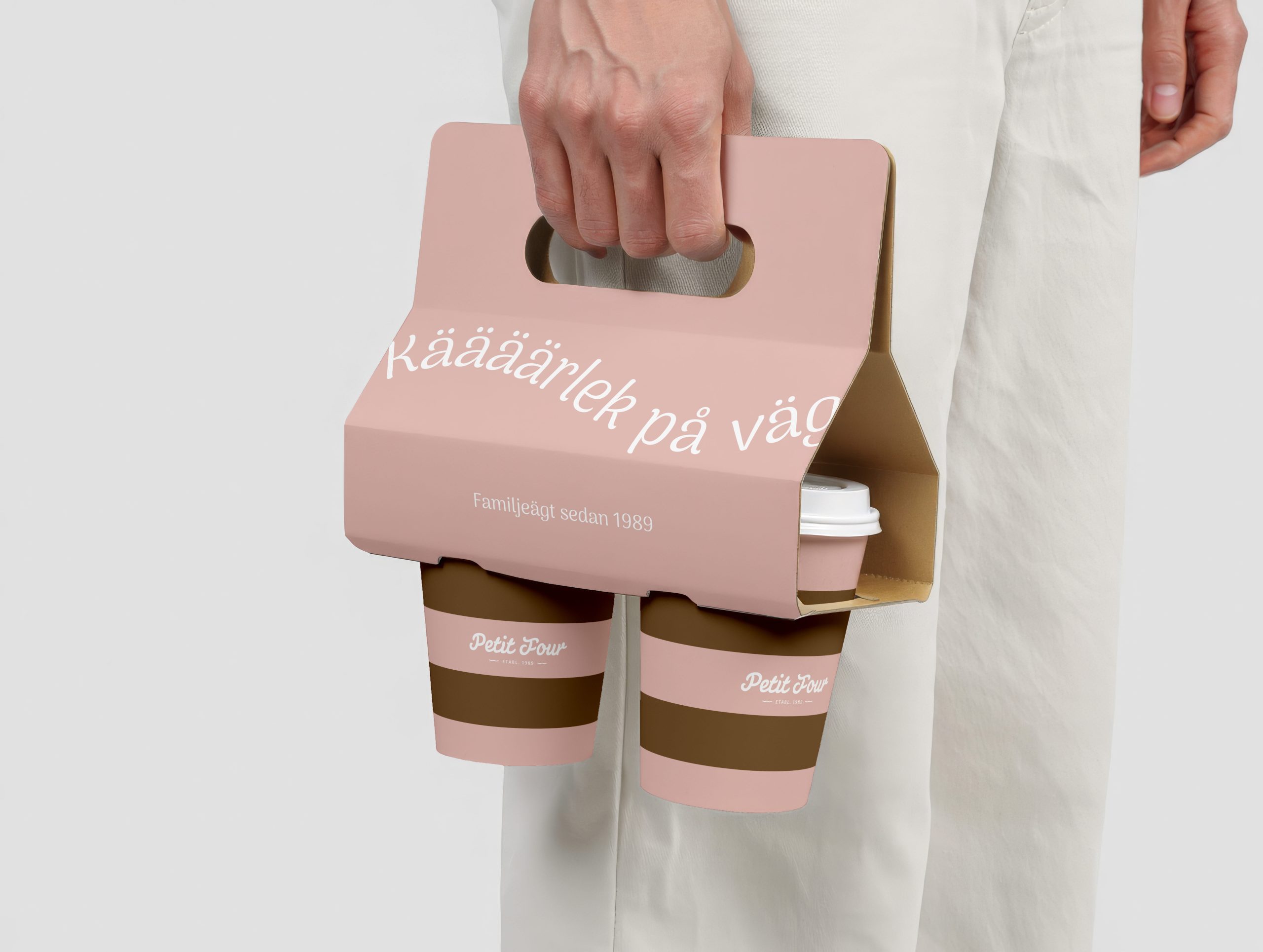 petitfour_coffeetakeawaymockup2_comp